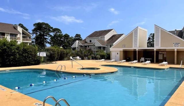 Bay Tree cozy studio with pool