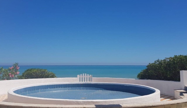 Beach, home with direct access to the sea
