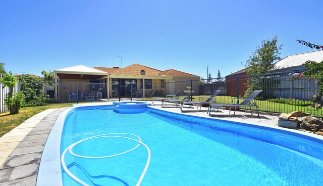 Beach house: pool, spa bath, walk to beach
