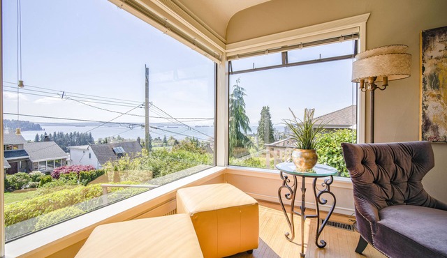 Beach house- Stunning Ocean & City Views | West Van Retreat