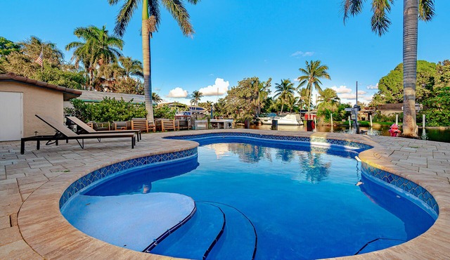 Beach Mansion Waterfront Dream! Heated Pool 5b/4ba