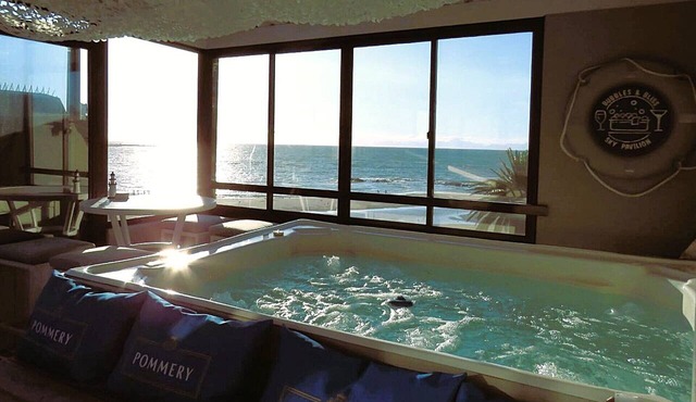 'Beach2Anchor' -Central Beachfront 5 bedroom Condo with Jacuzzi