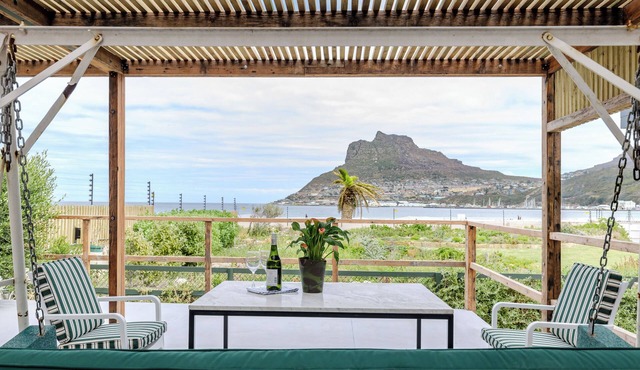 Beachfront 3 Bed With Private Parking & BBQ Area