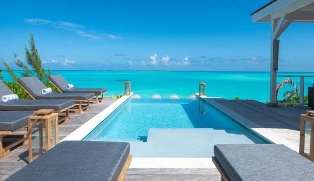 Beachfront 5BR Villa w/Pool | George Town, Exuma | Bajamar