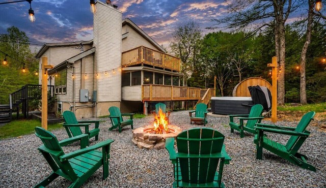 Bear & Back Again: Pet Friendly | Hot Tub, Sauna, Karaoke, Game Room