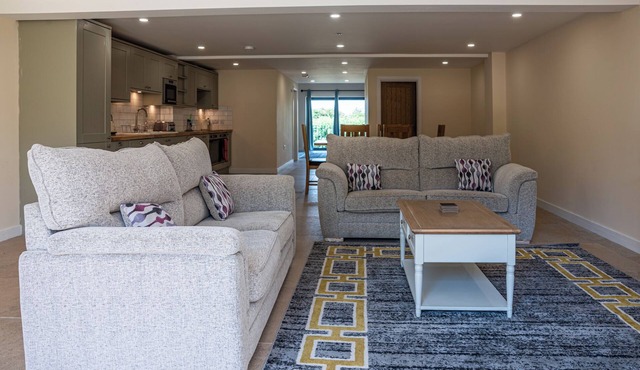 BEARS COURT BARN 7, pet friendly in Bourton-On-The-Water