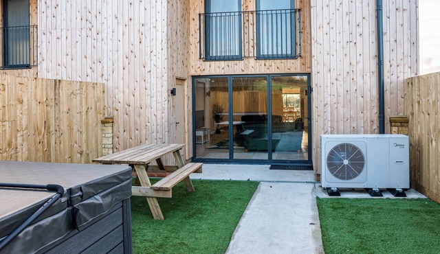BEARS COURT BARN 8, pet friendly in Bourton-On-The-Water