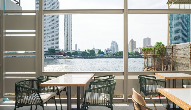 BEAT. Warii Hostel at Chaophraya River