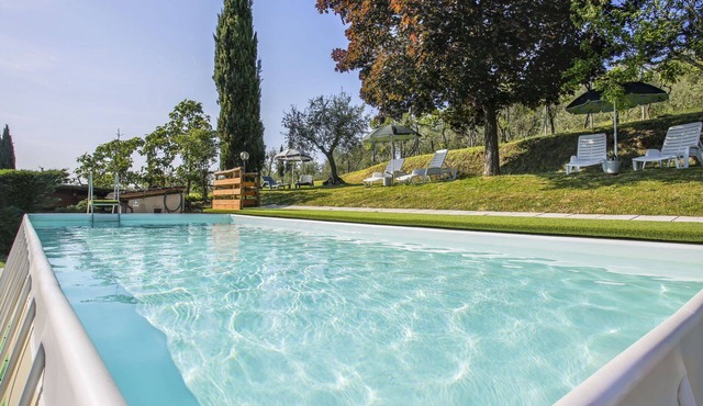 Beautiful apartment in villa for 3 people with WIFI, pool, TV and patio