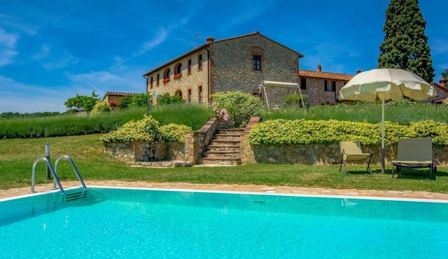 Beautiful villa for 6 people with pool, WIFI, TV, terrace, pets allowed and parking