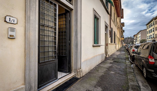 Beautiful 1-bedroom apartment w/AC, Garden View + 4K Projector Outside ZTL