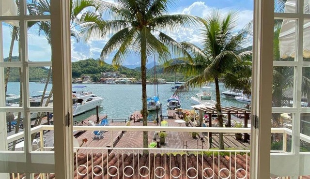 Beautiful 3 Bedrooms with Deck, Barbecue, Pool, Angra