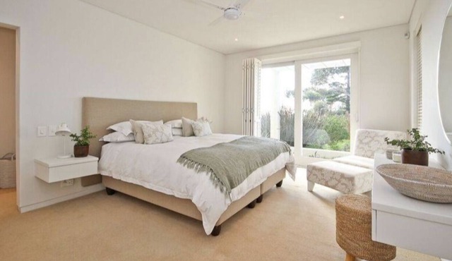 Beautiful 4 Bedroom House in Steenberg