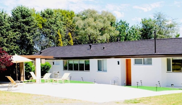 Beautiful 5BR farmhouse 15 min from Canberra CBD