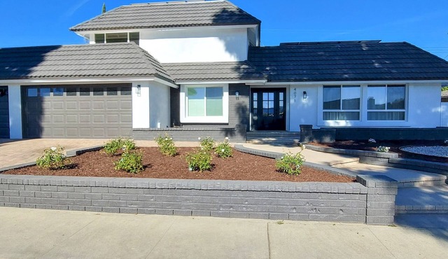 Beautiful 5BR Pool Home Furnished in Simi Valley