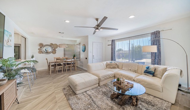 Beautiful & Airy Boho Glam Vacation House in Ventura - AC, King Bed, EV Charger
