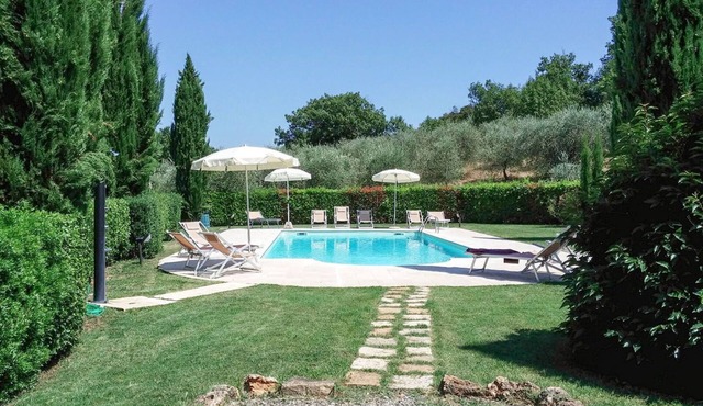 Beautiful apartment for 4 guests with WIFI, pool, TV and panoramic view, close to San Gimignano
