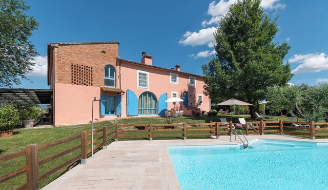 Beautiful apartment in villa with WIFI, pool, A/C, TV, patio, pets allowed and panoramic view