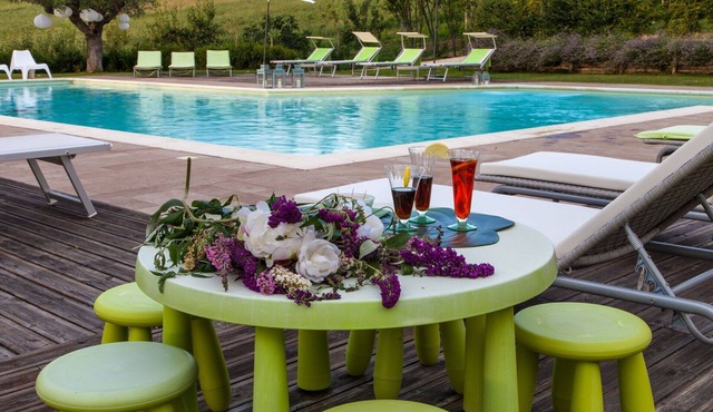 Beautiful apartment for 3 people with WIFI, A/C, pool, TV and pets allowed