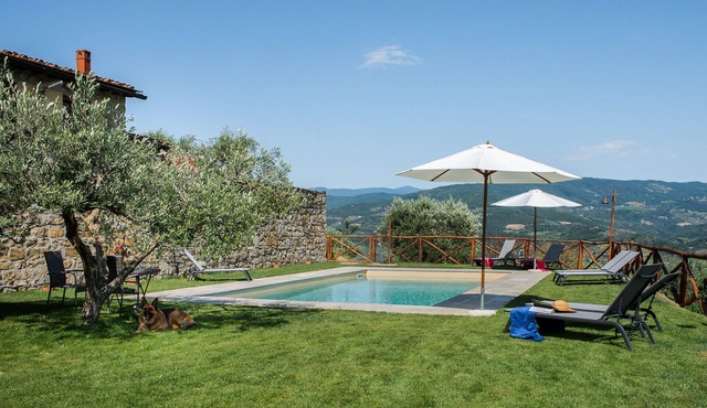 Beautiful apartment in villa for 4 people with WIFI, pool, A/C, TV, patio and panoramic view