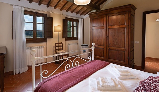 Beautiful apartment for 4 people with WIFI, A/C, pool, TV and panoramic view, close to San Gimig.