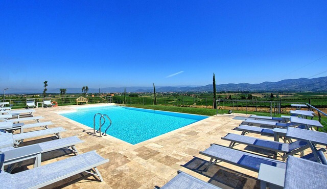Beautiful apartment for 6 guests with pool, WIFI, A/C, TV and panoramic view