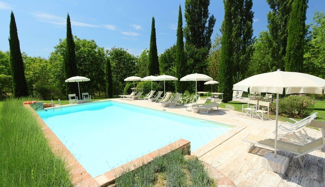 Beautiful apartment in villa for 5 people with pool, WIFI, TV and patio