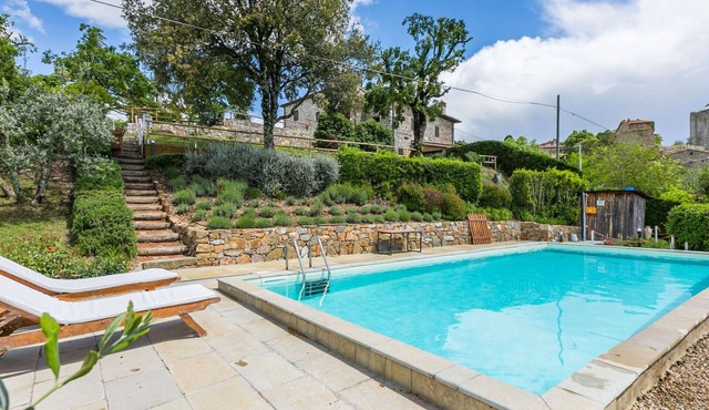 Beautiful apartment in villa with pool, A/C, WIFI, TV, terrace, pets allowed and panoramic view