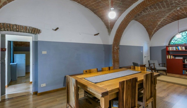 Beautiful apartment in villa for 4 people with WIFI, pool and pets allowed