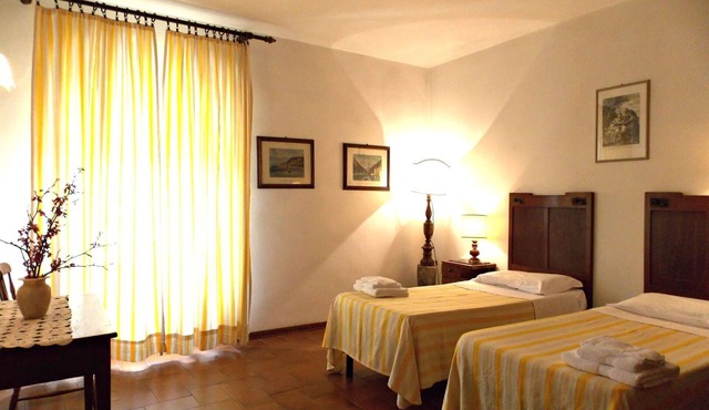 Beautiful apartment in villa for 6 guests with pool, WIFI, TV and panoramic view