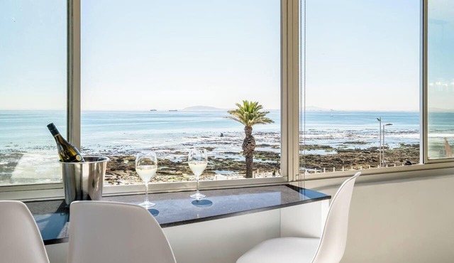 Beautiful Apartment walking Distance to the Ocean (Atlantic Views)