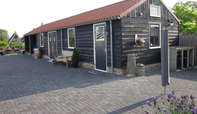 Beautiful b&b/vacation home located on a large garden surrounded by water.