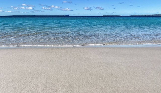 Beautiful Bay Views - Wood Fire -Short Walk to Beach - Pet Friendly