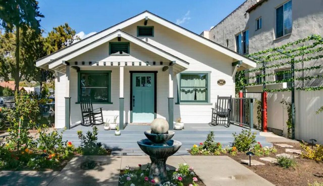 BEAUTIFUL BEACH COTTAGE - FULLY RESTORED