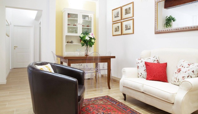 Beautiful, Bright, Spacious in Historic Bologna, great atmosphere, renovated
