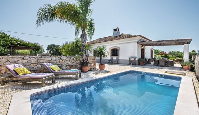 Beautiful Charming villa with pool, near Fabrica Beach in Cacela Velha.