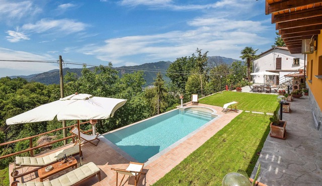 Beautiful, classic Italian vacation home with a magnificent view of the hilly and magnificently over