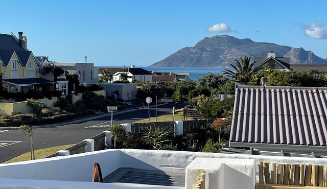 Beautiful family home 5minutes walk from the beach.