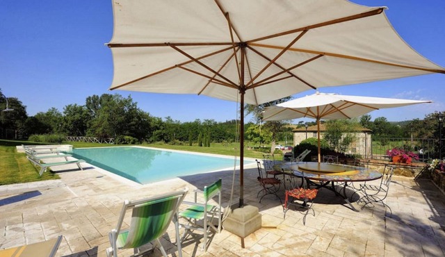 Beautiful farmhouse with heated pool and jacuzzi