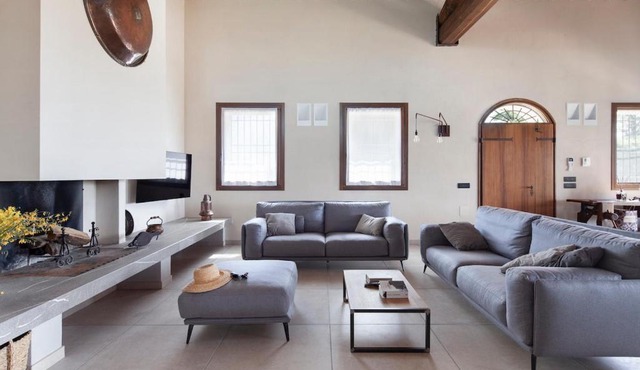 Beautiful hilltop farmhouse with swimming pool