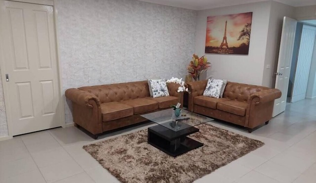 Beautiful home in Harrison with 5 Bedrooms