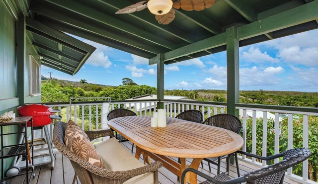 Beautiful home in the Heart of Hana, sleeps 4 with 2br/1b