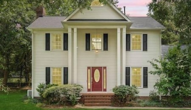 Beautiful Home Walking Distance to Elon University