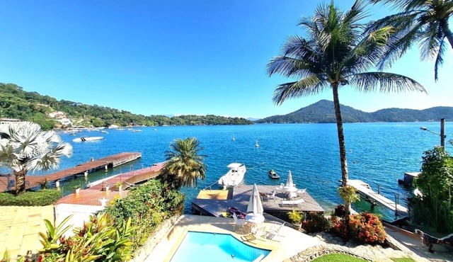 Beautiful house in Vila Velha on the water