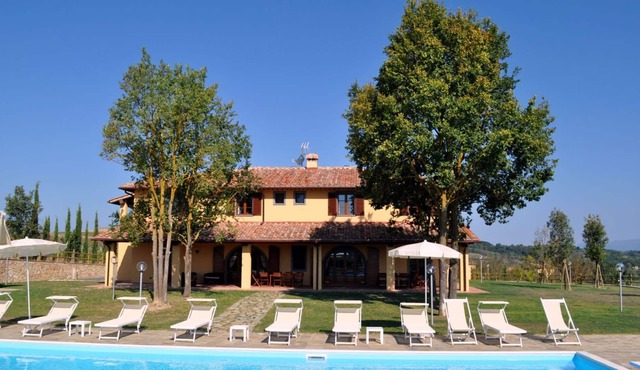 Beautiful house with swimming pool located in a beautiful location between Pisa and Volterra