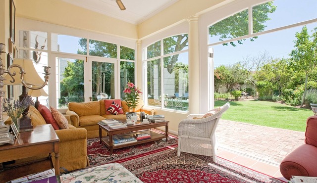 Beautiful House with Stunning garden and Swimming Pool
