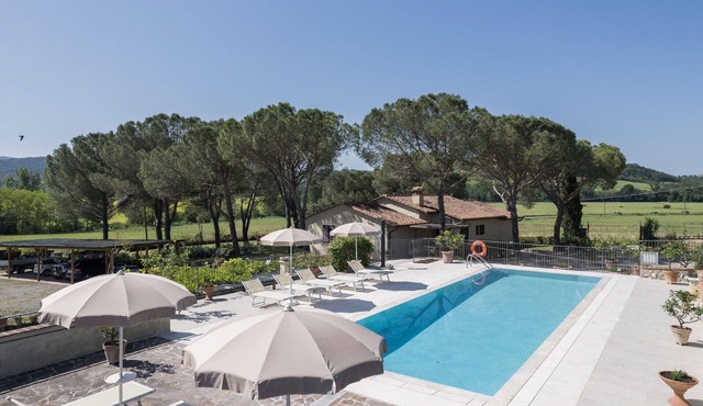 Beautiful private villa with private pool, A/C, WIFI, TV and pets allowed, close to San Gimignano
