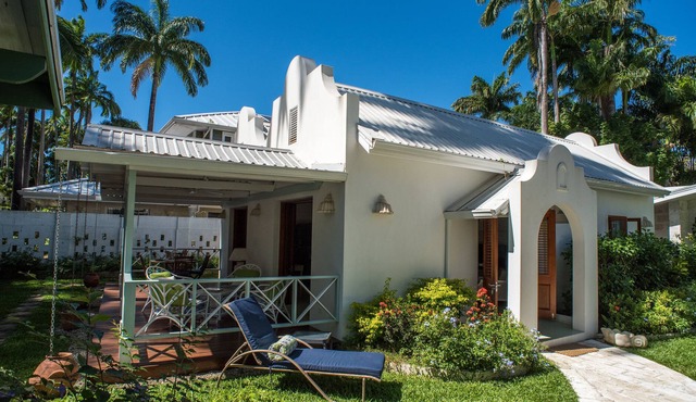 Beautiful Large Villa Des Anges Cottage steps to Beach AC WiFI private gardens
