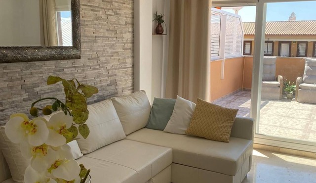 Beautiful modern apartment 1 min from beach