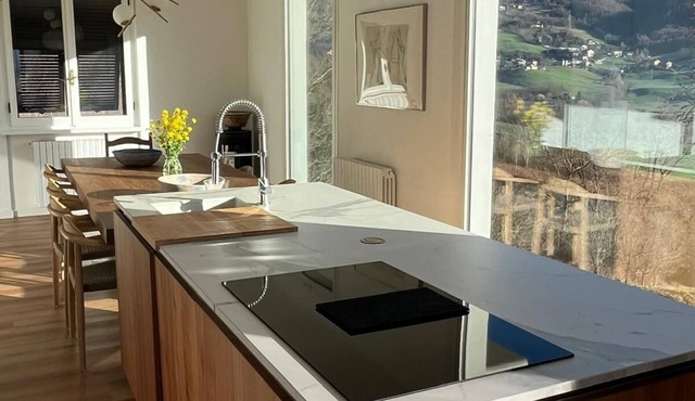 Beautiful newly refurbished home on Tuscan border